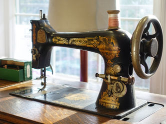 Collecting Vintage & Antique Sewing Machines – Brands to Know