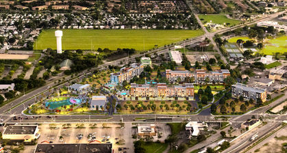 Homestead campbell park plaza, old city hall, mixed-use, master plan, urban planning, health & wellness, food & entertainment, downtown, retail, multi-family, midrise, workforce, art in architecture, sculptures, construction, food hall, truck, artwalk, dog park, outdoor gym, fresh water pond, walking trail, playground, rooftop, lounge, pool deck, south florida, real estate, modern, design, htg, housing trust group, flux architects, eddie seymour, edgar gonzalez