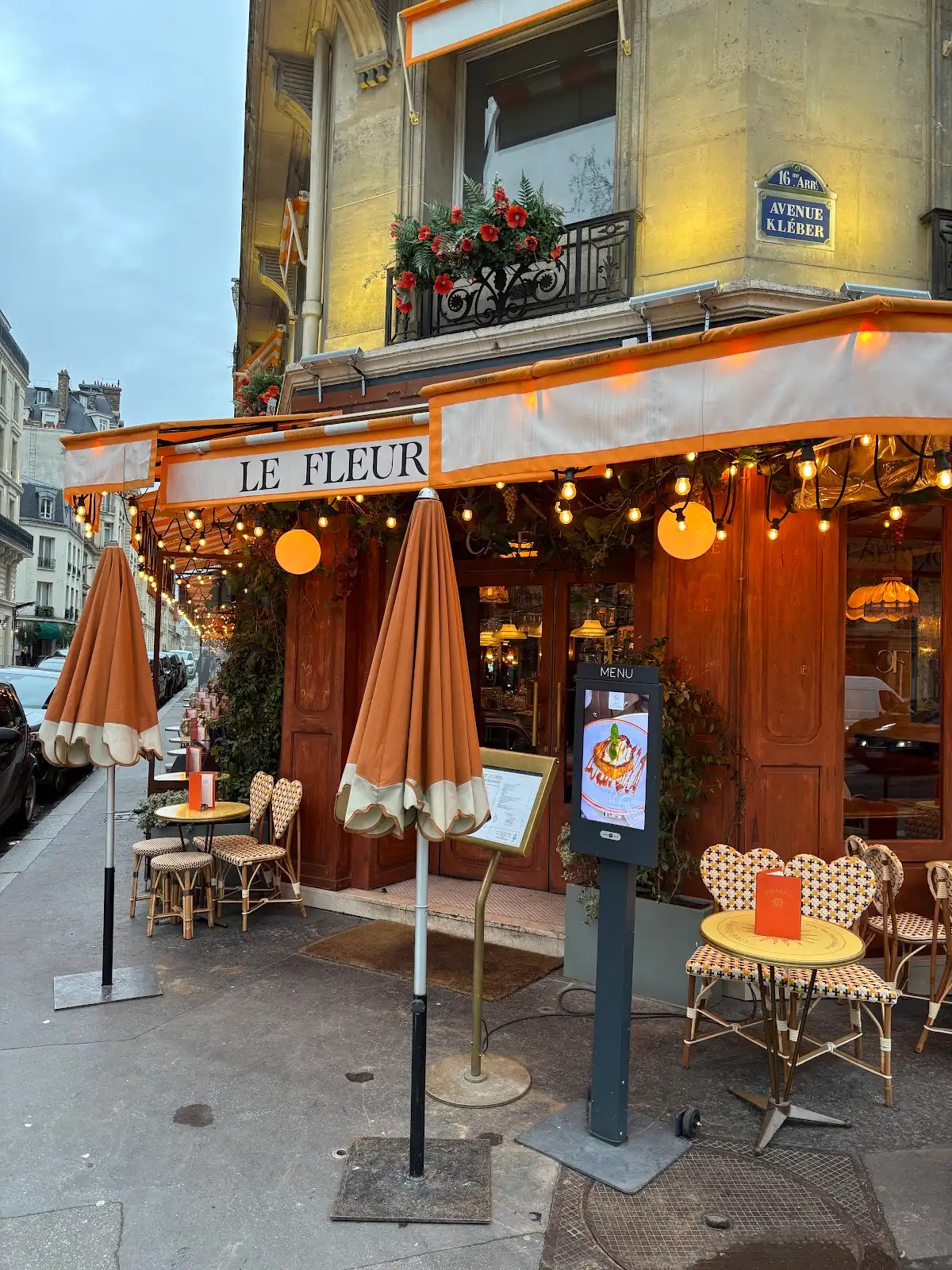 A cafe in Aix.