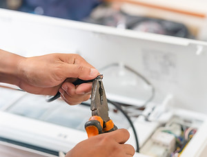 vecteezy_technician-man-cutting-electrical-wires-with-pliers-for_41511735.jpg