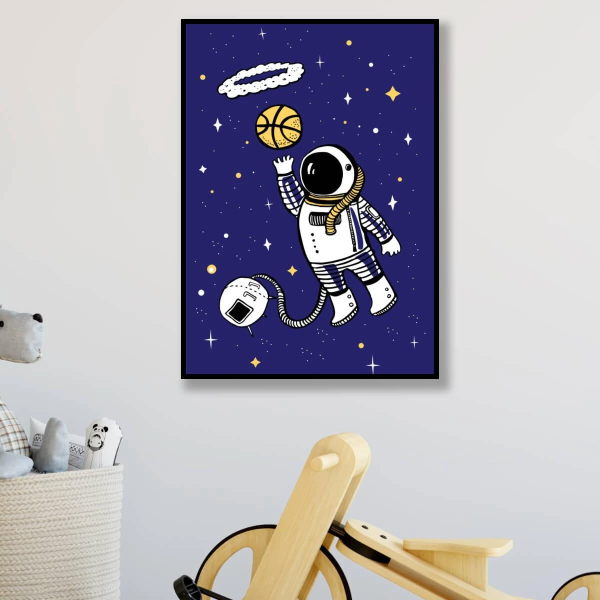 כדורגל בחלל - תמונה מושלמת של אסטרונאוט לחדרי ילדים או חדרי תינוקות על זכוכית או קנבס דגם 3728333