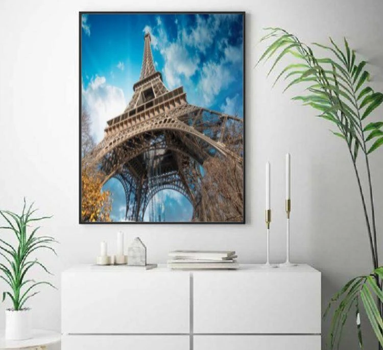 קנבס מגדל אייפל למשרד