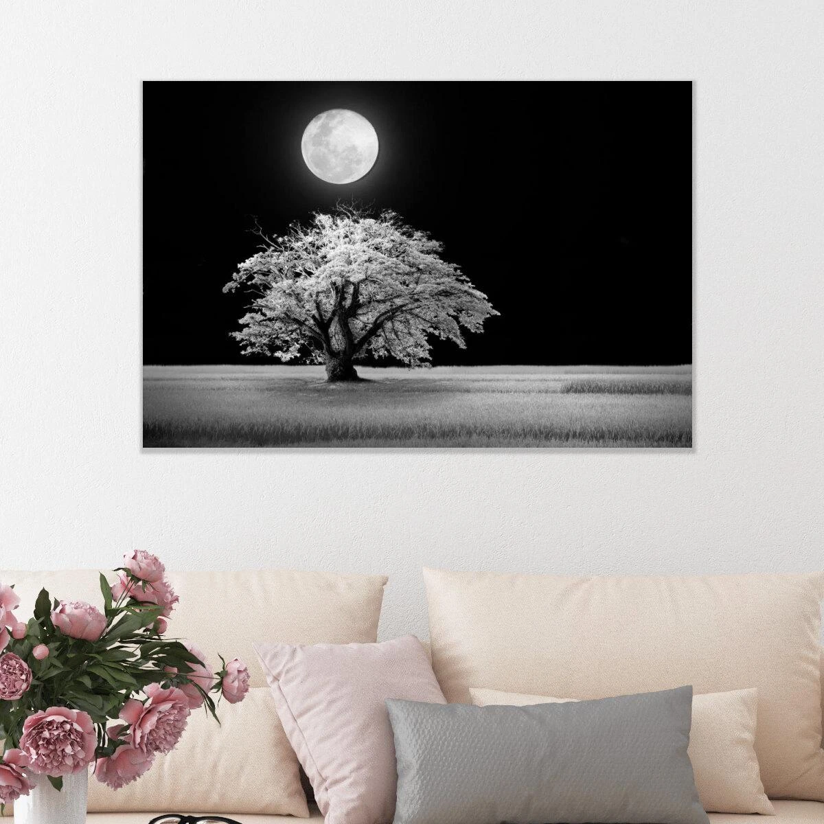 העץ שנפל מכוכב אחר - תמונה בשחור לבן לסלון מודפסת על קנבס או זכוכית דגם 3728417