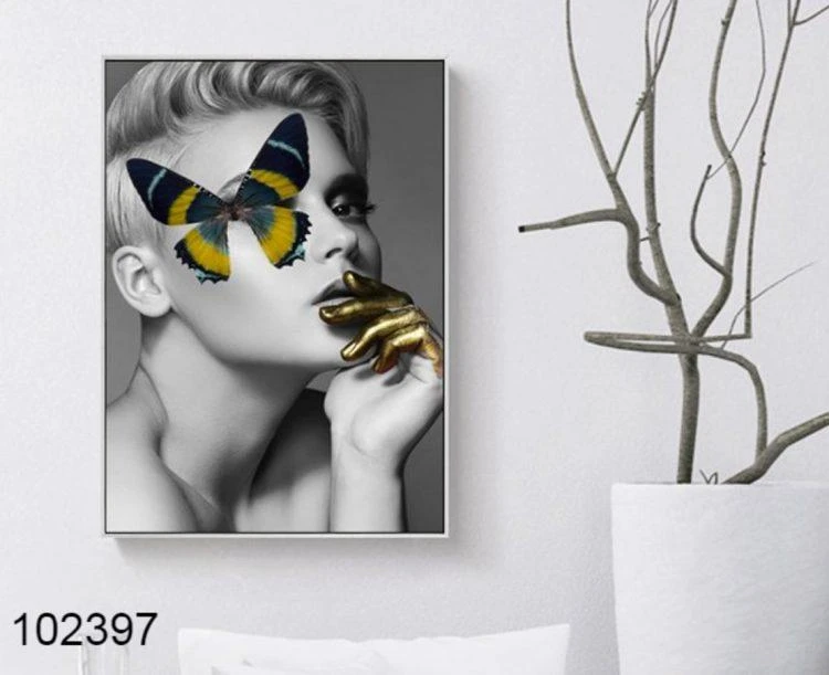 תמונות קנבס לפינת אוכל 'אישה ופרפר' מק"ט 102397