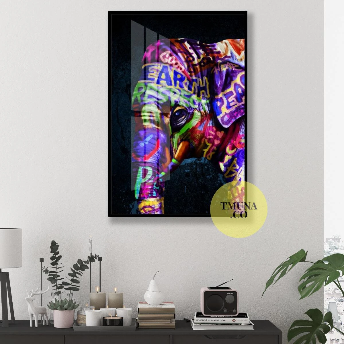 פיל גרפיטי לאורך על רקע שחור - הדפס על קנבס או זכוכית למשרדים מעוצבים או לבית דגם 134930