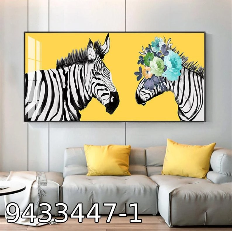 זברה ופרח ברקע צהוב - תמונות זכוכית בהדפסה ישירה לתלייה בבית בסלון מקט 9433447-1
