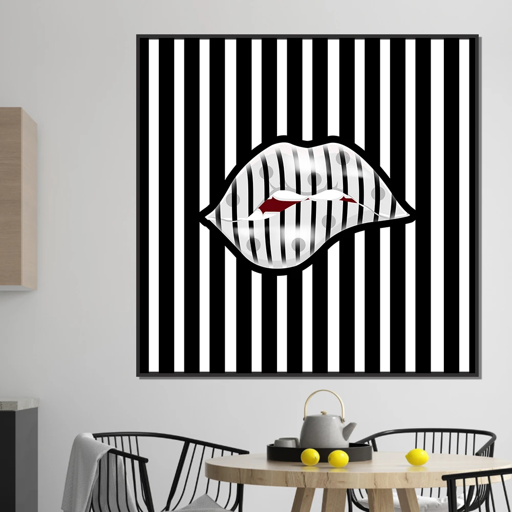 תמונות שפתיים בפסים שחור לבן להדפסה על זכוכית או קנבס לחדר שינה או חדר אופנה דגם 3728147