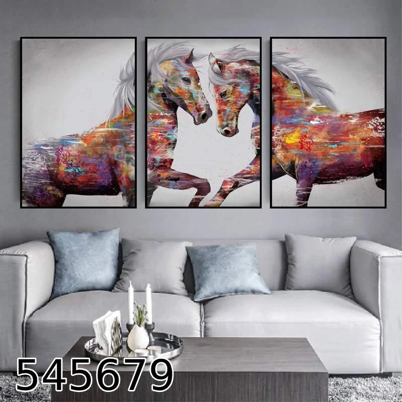 סט תמונות קנבס צבע רקע אפור סוסים צבעוניים מטריפים לסלון או למשרדים מעוצבים דגם 545679