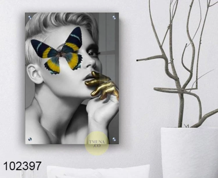 אישה ופרפר תמונת זכוכית יוקרתית לשלון לחדר שינה למשרד או לובי דגם 102397