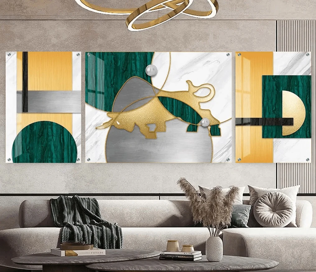 טרנדי: 3 תמונות זכוכית גיאומטרי ואבסטרקטי בגווני ירוק, אפור, זהב לפינת אוכל - דגם g24015009