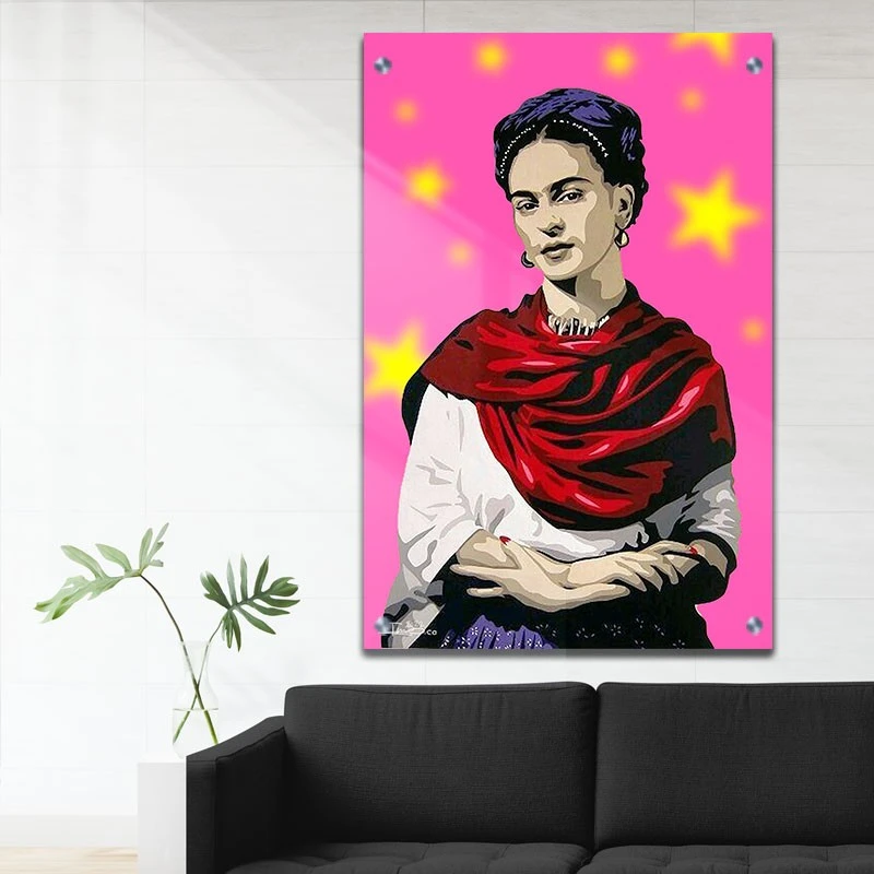 Frida Kahlo תמונת זכוכית לקליניקה שמלה אדומה תמונת אמנות פופולארית על זכוכית בגווני ורוד, אדום, אפור - דגם galvtm47p2825