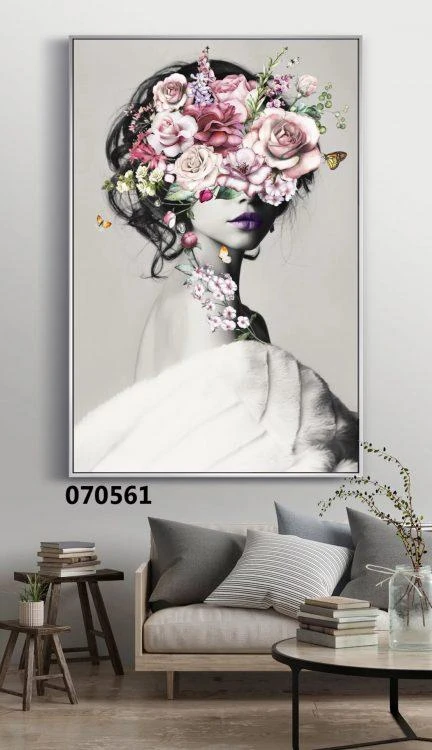 תמונת קנבס על רקע בצבע אפור לחדר בנות 'אישה ופרח' מק"ט 070561