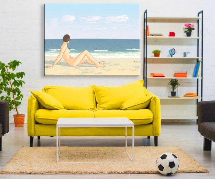 קנבס משתזפת בחוף