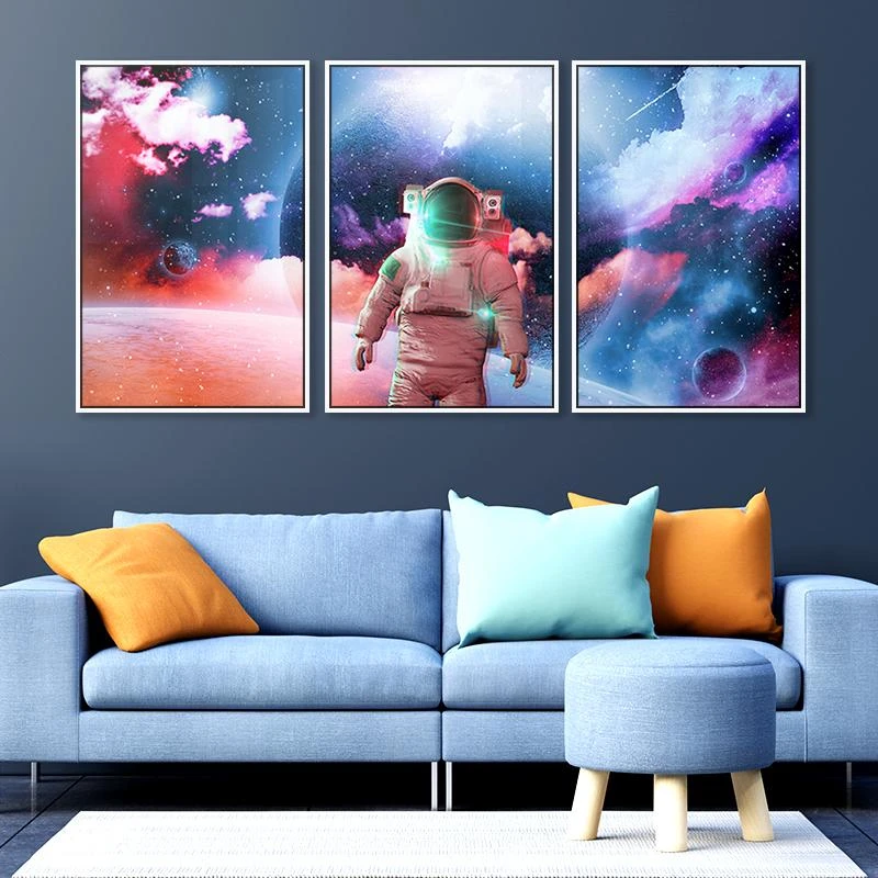 שלשת תמונות לחדרי נוער אסטרונאוט בחלל עם זכוכית בצבעים צבעוניים דגם 135207