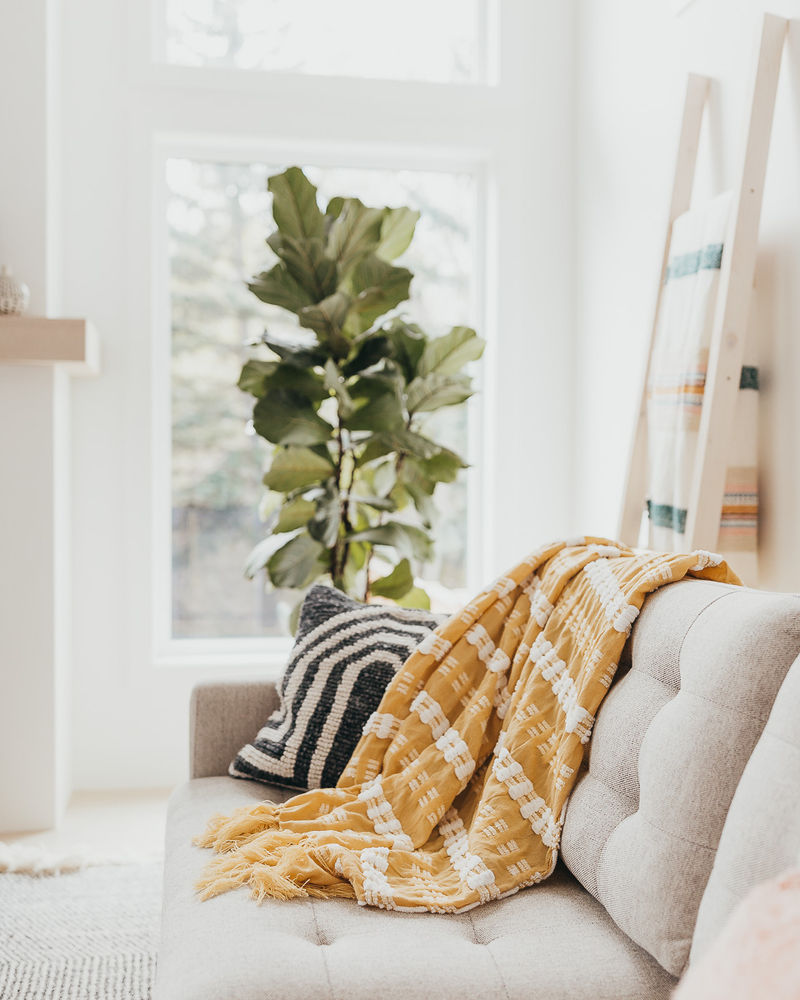 HOW TO STYLE YOUR HOME WITH THROW BLANKETS