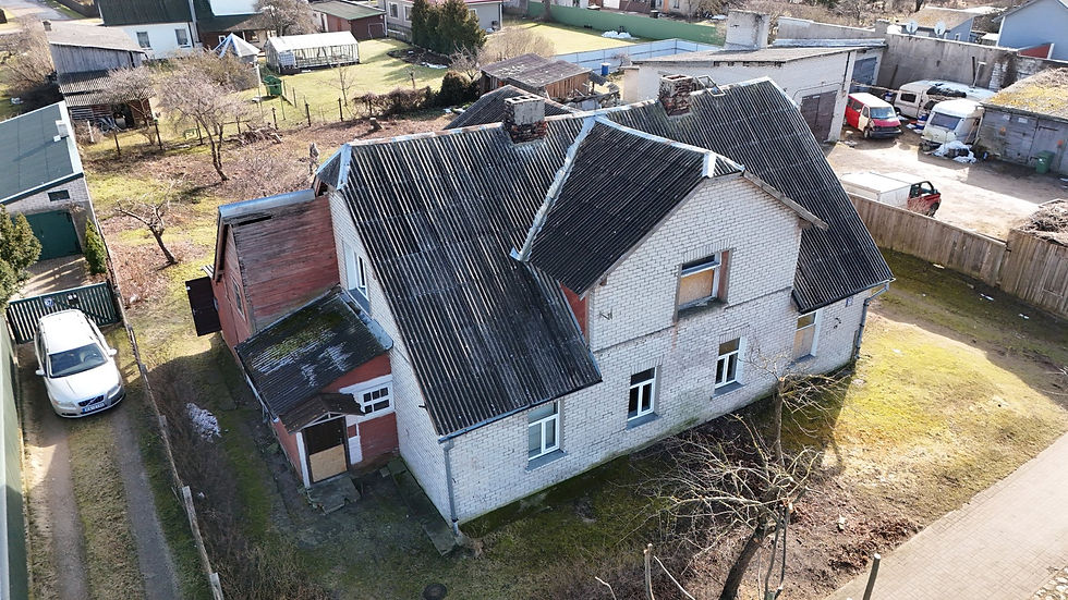 Saules iela 69, mājas jumts un piebūves drona foto