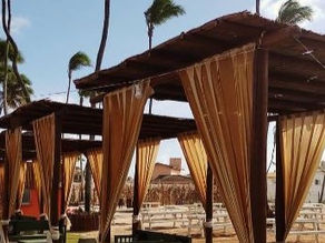 Bangalô de praia de eucalipto tratado: beleza e sustentabilidade à beira-mar