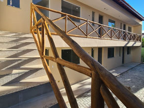 Corrimão de eucalipto tratado - beleza e sustentabilidade para sua casa