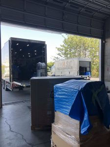 新砂倉庫の出荷風景