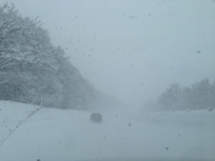 雪道運転の注意点と対策。トラックやトレーラーが備えるべきことは？
