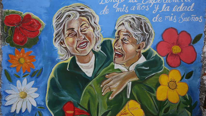 develan mural en la casa de los abuelos