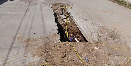 ¡Alerta vial! Zanja abierta por la JMAS desata accidentes en la colonia Tierra y Libertad