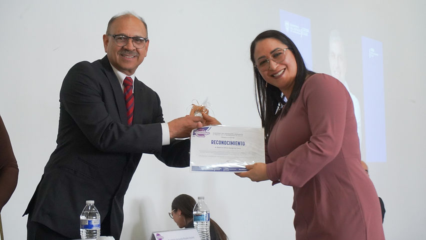 reconoce secretaria de salud a personal del ichisal con mas anos de servicio