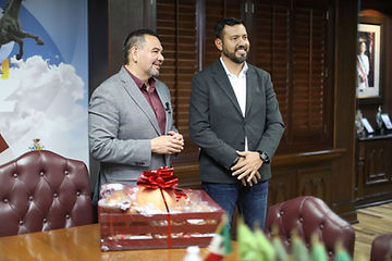 Recibe Cruz Pérez al alcalde de Valle de Zaragoza