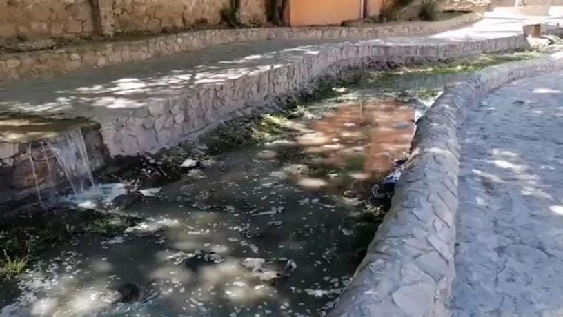 colapsa drenaje y contamina el agua del estanque del vado de la libertad