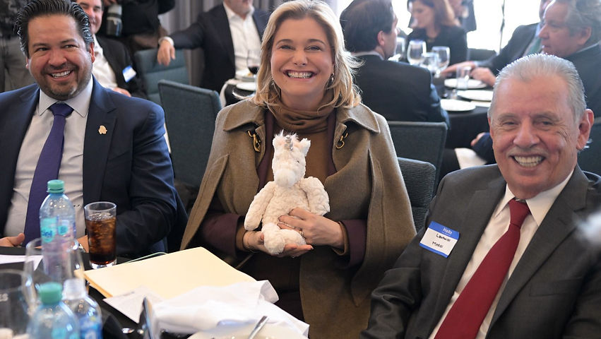 Gobernadora toma protesta al Consejo Directivo 2025-2027 de Desec Juárez