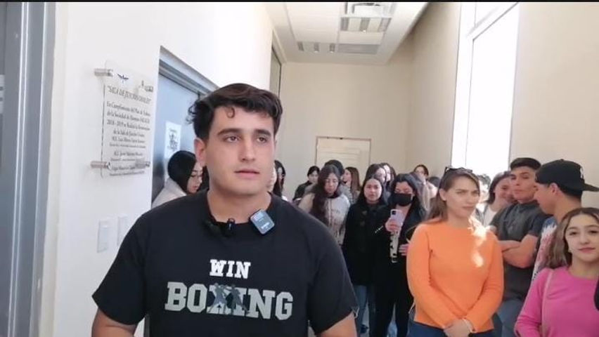 estudiantes de la uach se manifiestan por rescindir contrato a la encargada de la cafeteria