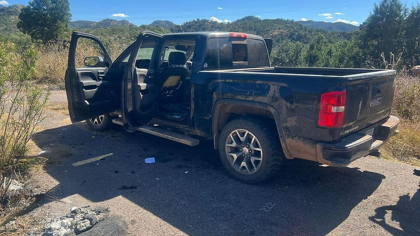 identifican a tres de los cuatro hombres localizados sin vida al interior de una camioneta