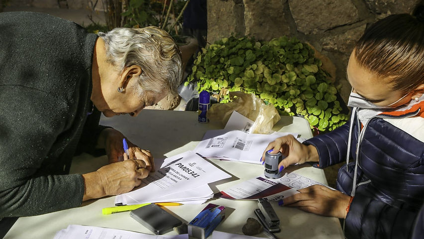 culmina entrega anual de apoyos a personas con discapacidad y adultos mayores
