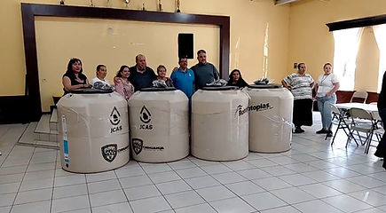 Regala JMAS 6 tinacos de agua a vecinos de la colonia Emiliano Zapata