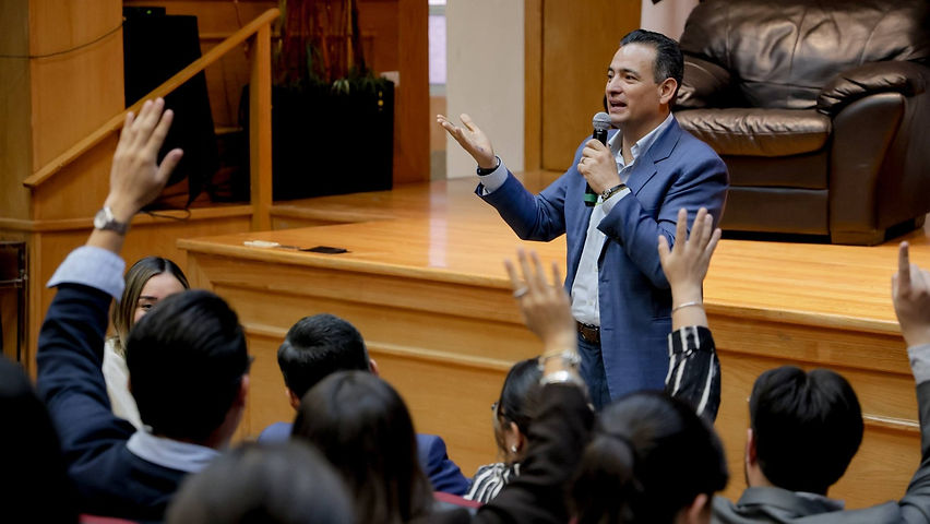 Plantea Marco Bonilla adaptar programas educativos a las necesidades productivas de Chihuahua