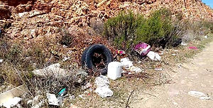 ¡Está horrible! Basura en la carretera Parral-Jiménez empaña el inicio de las Jornadas Villistas 2026