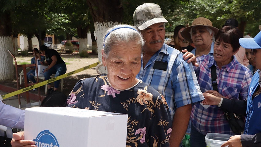 entrega sdhybc apoyos alimentarios durante feria de servicios en temosachic