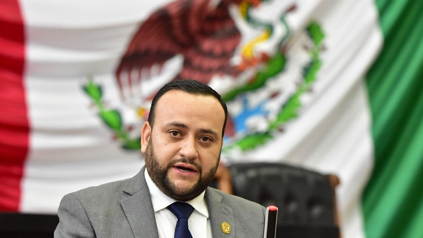Defiende Arturo Medina a familias ante cortes y altos cobros de CFE.