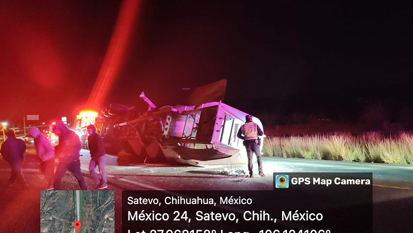 vuelca tracto camion por falla mecanica en la rua palomas parral