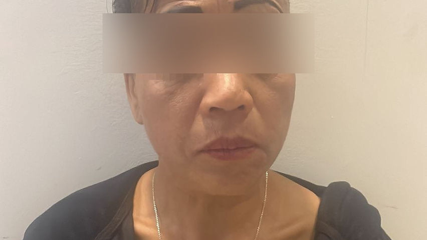 detienen a mujer que saco mercancia sin pagar