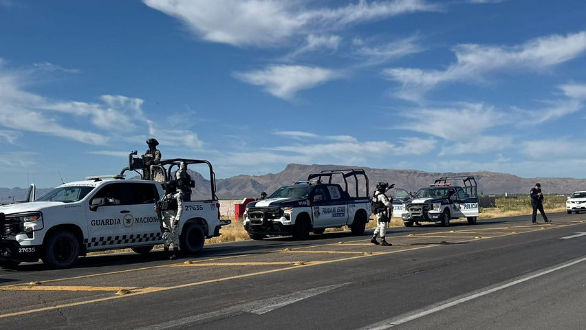 enfrentamiento en ojinaga desata quema de tienda y secuestro de camion para narcobloqueos