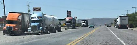 Tráfico lento en la vía corta a Chihuahua ante volcadura de tráiler a la altura de Zaragoza