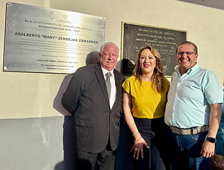 Devela alcalde placa en honor a Adalberto “Mañy” Zendejas en el Gimnasio Auditorio Municipal