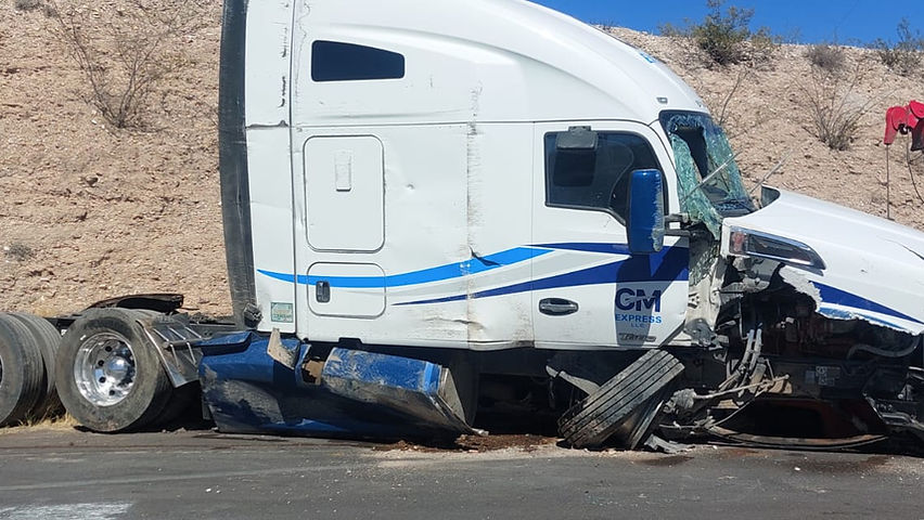 choque entre trailer y camioneta en valle de zaragoza deja dos lesionados