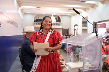 Entregan estímulos económicos a emprendedores indígenas