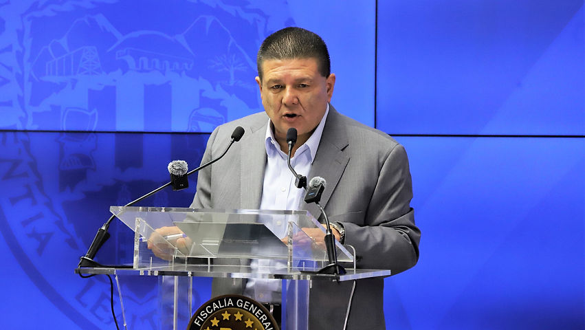 Renuncia César Jáuregui a la Fiscalía tras polémica por narcolaboratorio