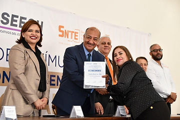 Destina Estado más de 37 mdp en estímulos económicos para mil 274 trabajadores de la educación