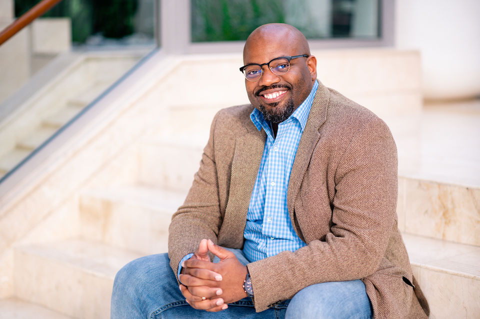 relaxed headshot photographers