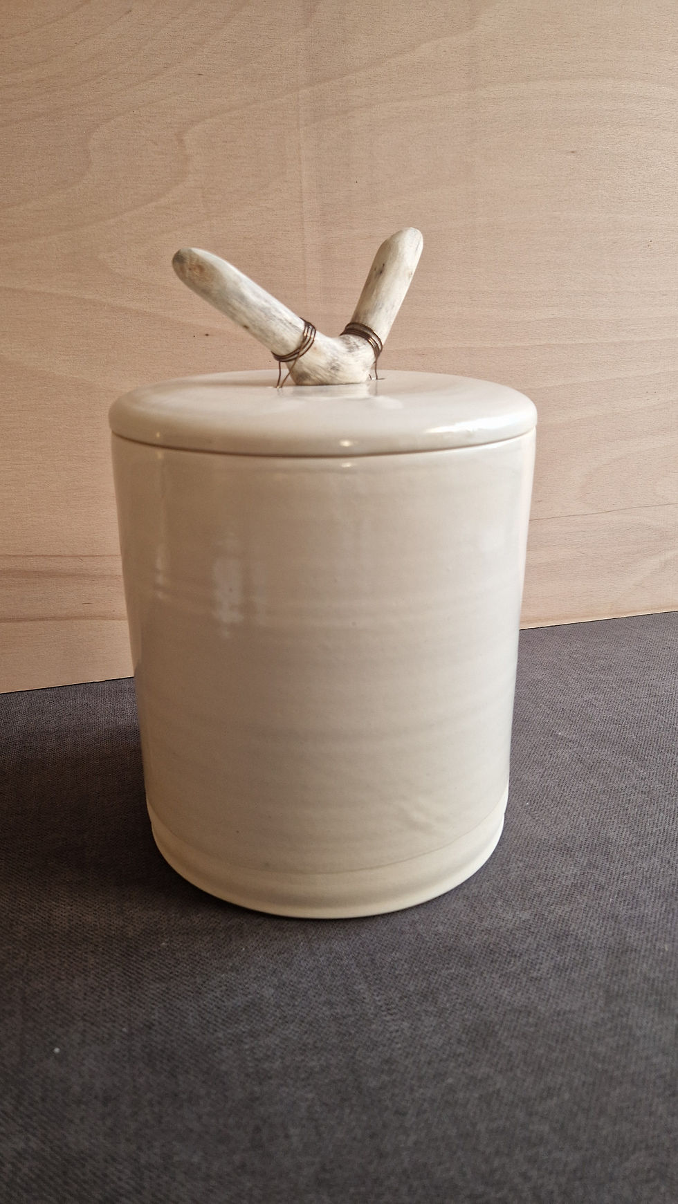 Thumbnail: Large White Jar