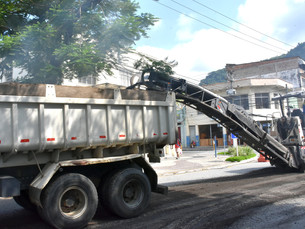 Recapeamento asfáltico chega ao centro de Angra dos Reis